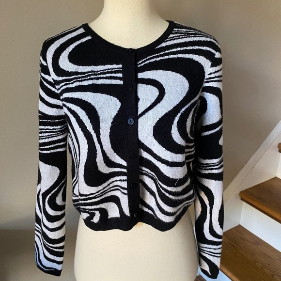 SO Sweaters - So good for life Zebra Print Cropped Cardigan Sweater Large